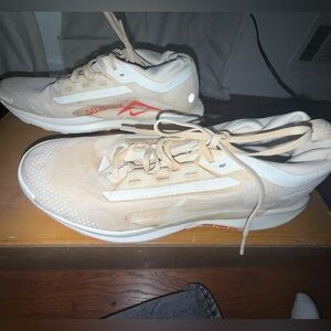 Nike Gore-Tex Neutral Beige Trail Running Sneakers